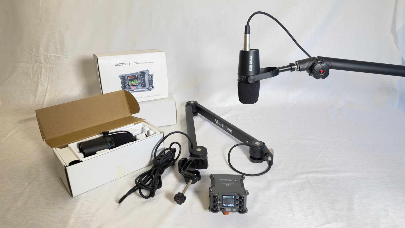 Podcast Set: 2x Shure Microfoons, Zoom F8, 2 Armen, Ophalen, Gebruikt, Studiomicrofoon