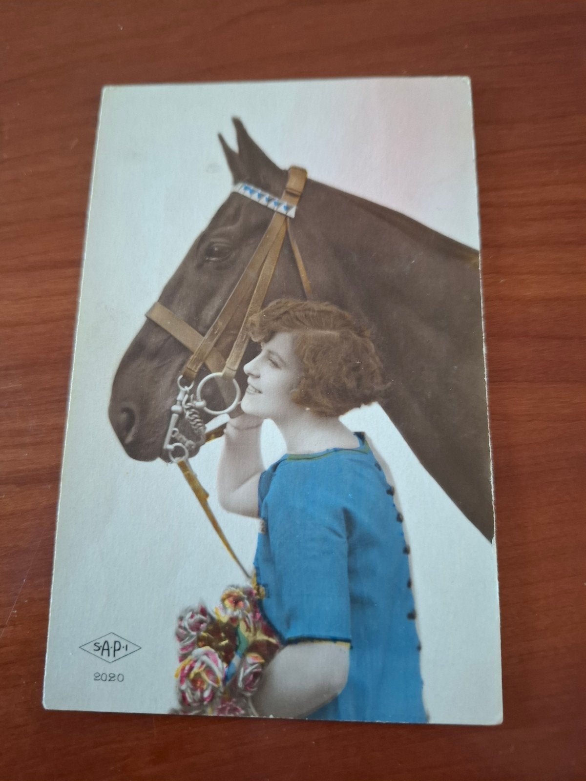 Oude ansichtkaart: Vrouw met paard - Sapi 2020, Ophalen of Verzenden, 1920 tot 1940, Gelopen, Overige thema's