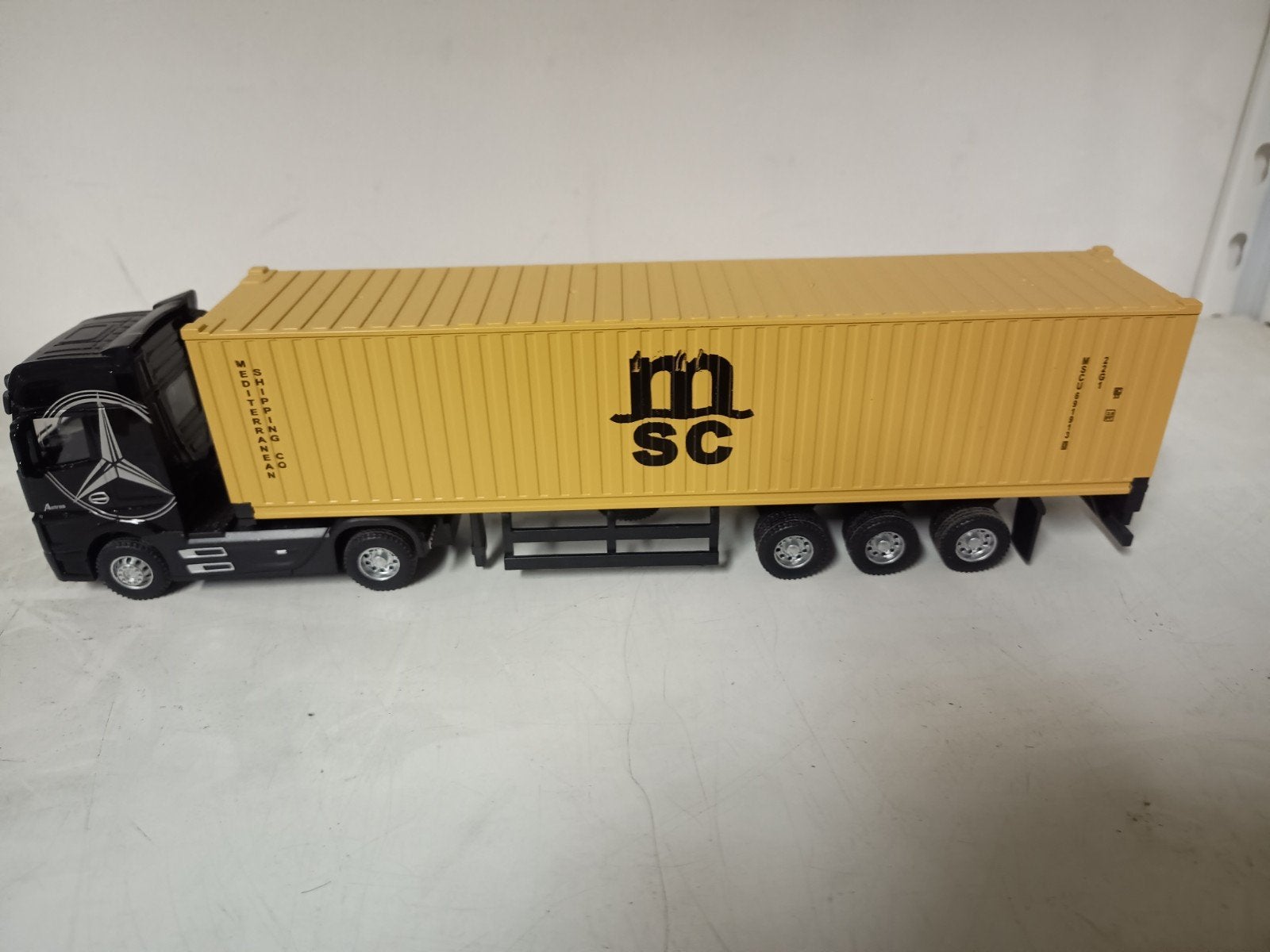 Mercedes-Benz vrachtwagen met MSC container, Overige merken, 1:32 tot 1:50, Ophalen of Verzenden, Zo goed als nieuw