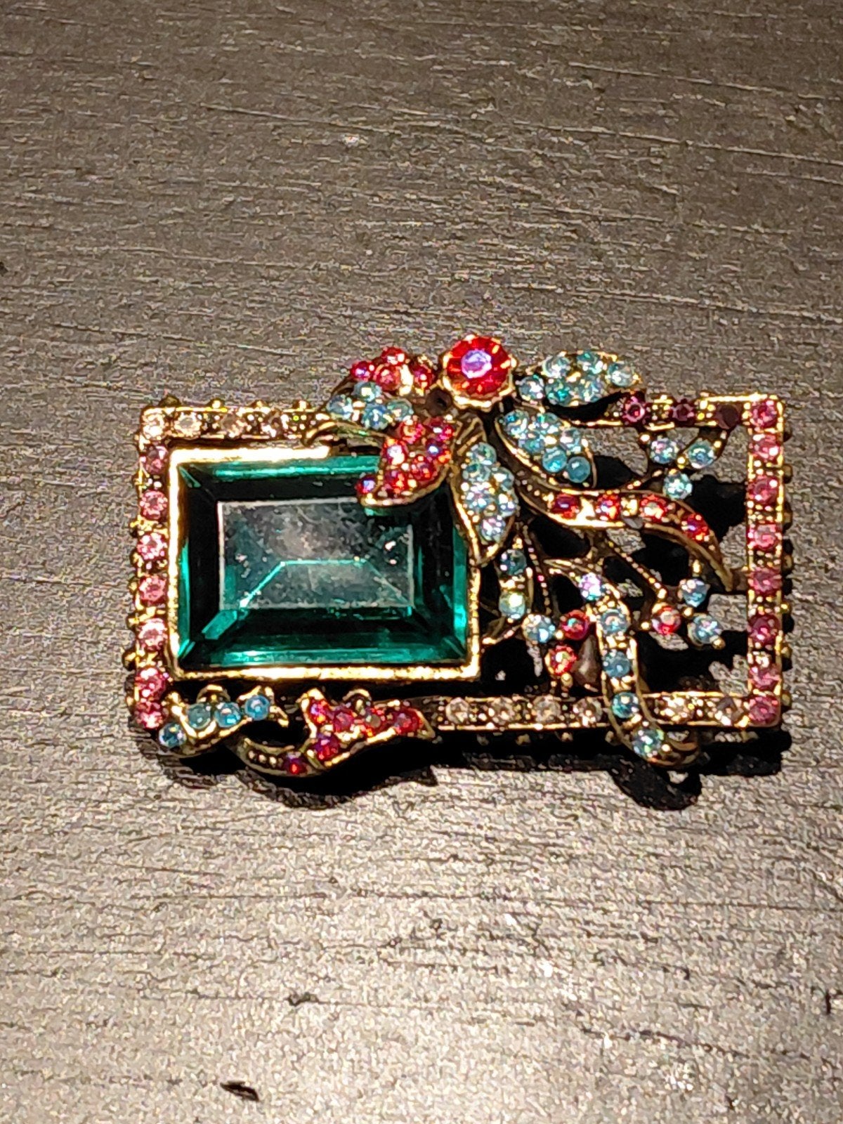 Vintage Broche met Smaragdgroene Steen en Kleurrijke Strass, Overige materialen, 4 tot 7 cm, Nieuw, Ophalen of Verzenden