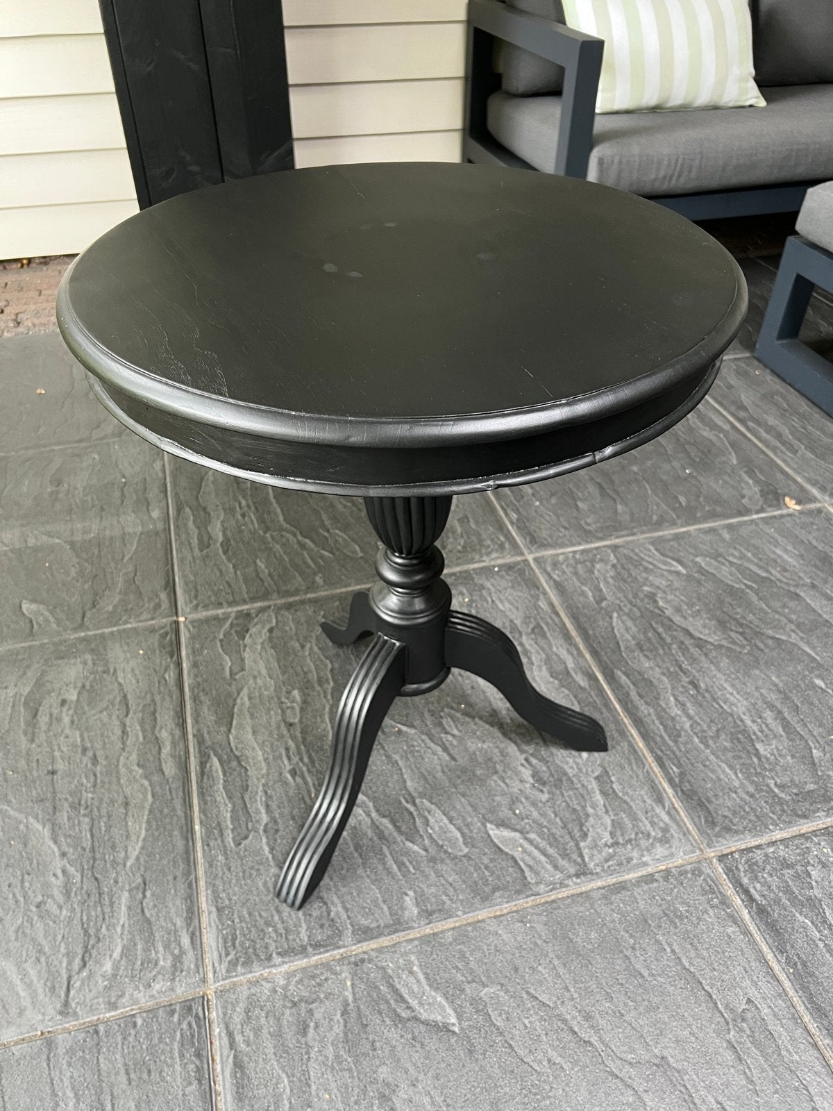 Zwart rond wijntafeltje - Klassiek design, Huis en Inrichting, Gebruikt, Rond, 55 tot 75 cm, Hout