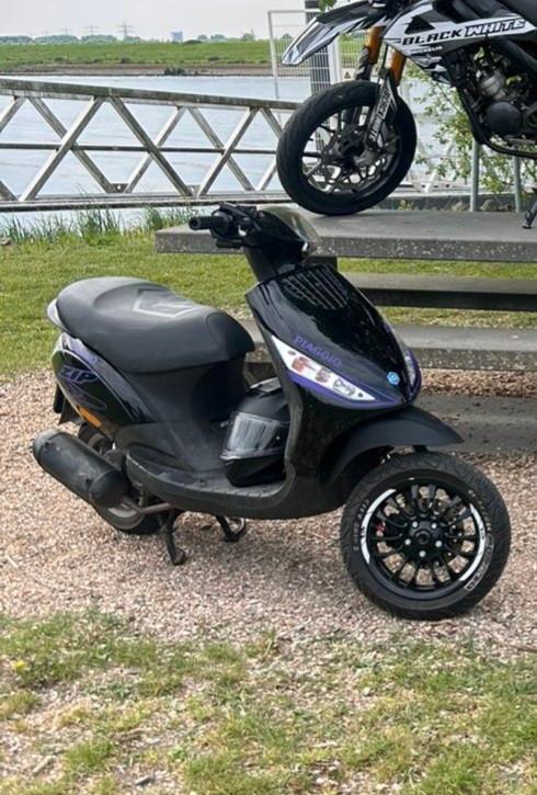 Kappenset Zip 2000 met stickerset, Fietsen en Brommers, Brommeronderdelen | Scooters, Ophalen of Verzenden, Gebruikt, Kap, Piaggio