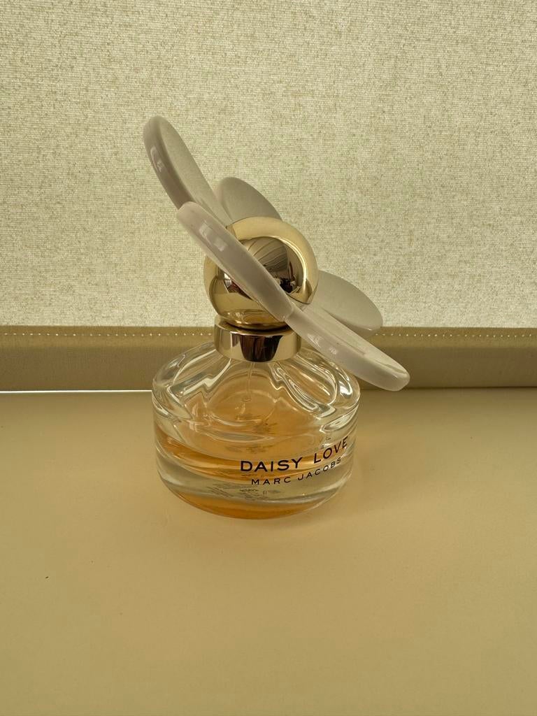 Marc Jacobs Daisy Love Eau de Toilette, Sieraden, Tassen en Uiterlijk, Uiterlijk | Parfum, Ophalen of Verzenden, Gebruikt