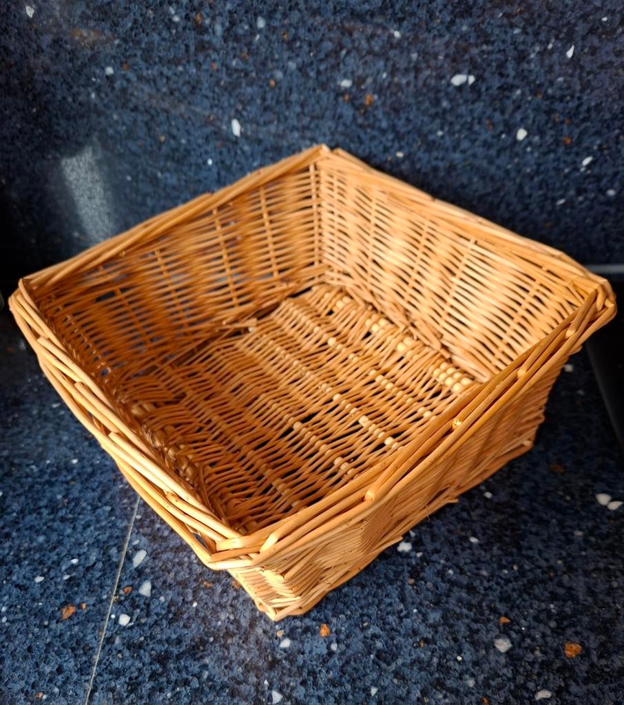 Retro Vintage Rieten Rotan Mandje Broodmandje Paasmandje, Mand, Vierkant, Ophalen of Verzenden, Zo goed als nieuw