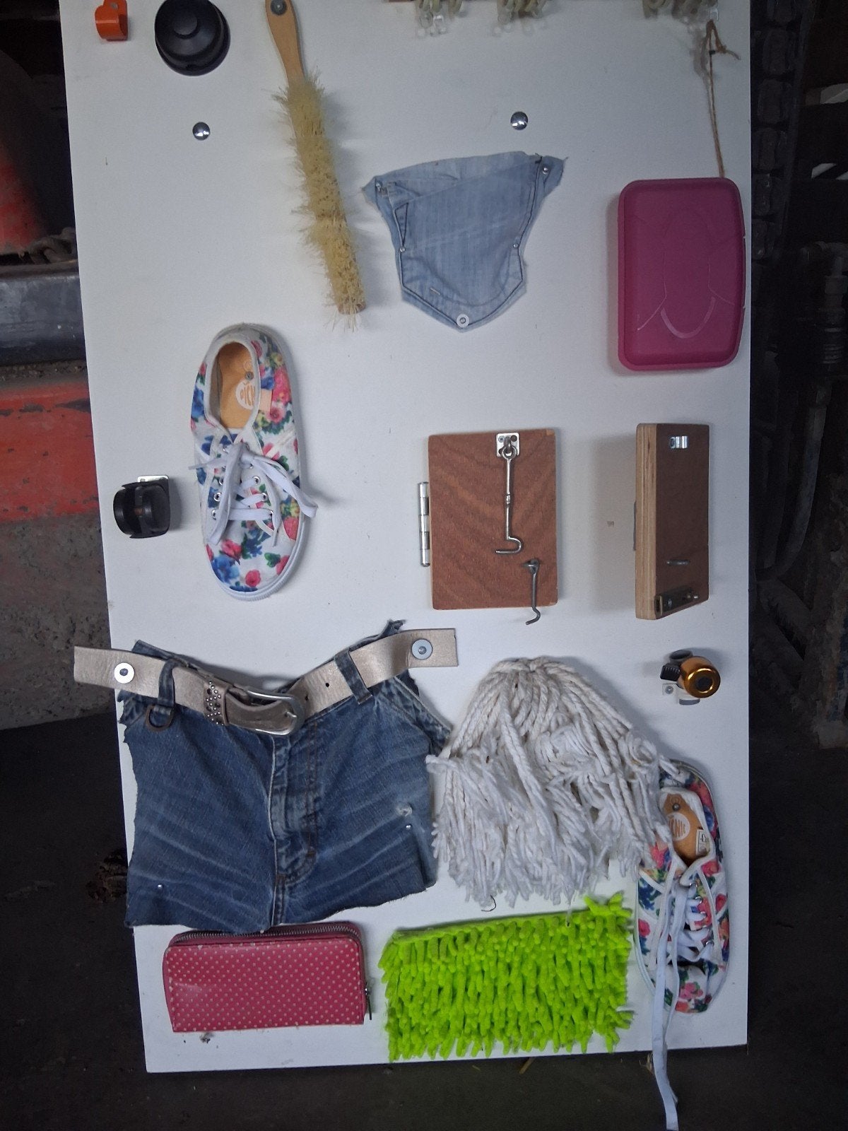 Busy board, Ophalen