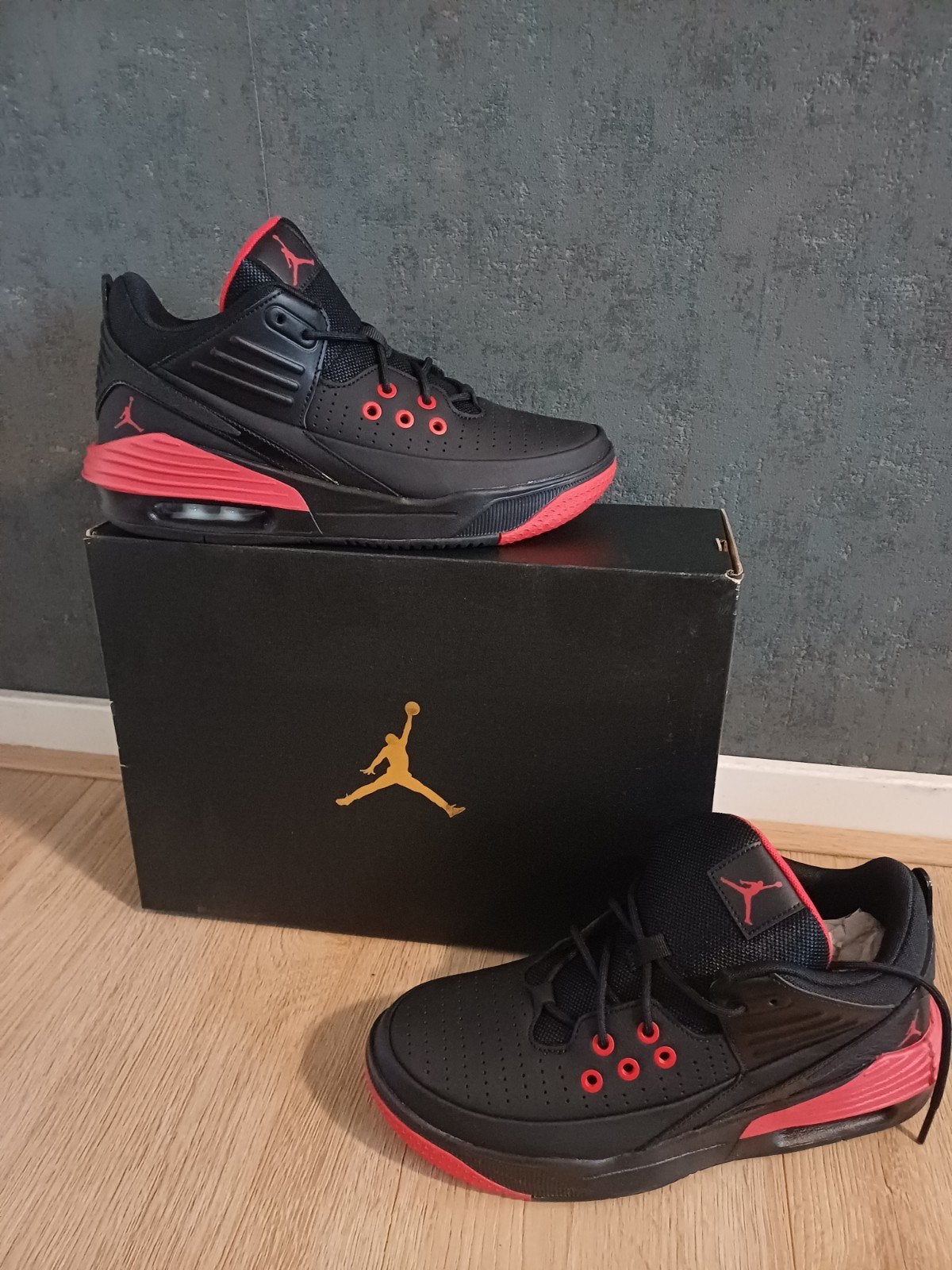 Jordan Max Aura 5 - Zwart/Rood - Maat 42, Ophalen of Verzenden