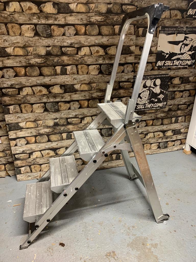 Robuuste aluminium trap, Doe-het-zelf en Verbouw, Ladders en Trappen, Ophalen of Verzenden, Gebruikt, Minder dan 2 meter