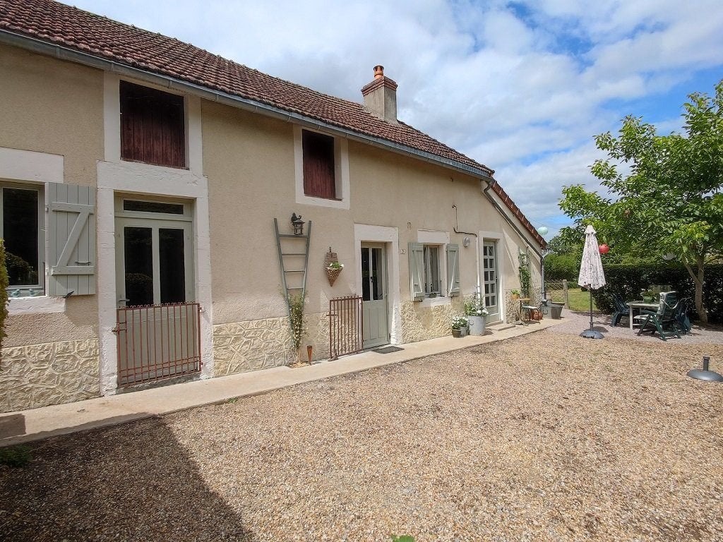 Last-minute, heerlijk ruim gezellig huis, rust en natuur, Aan meer of rivier, 2 slaapkamers, Bourgogne, Landelijk