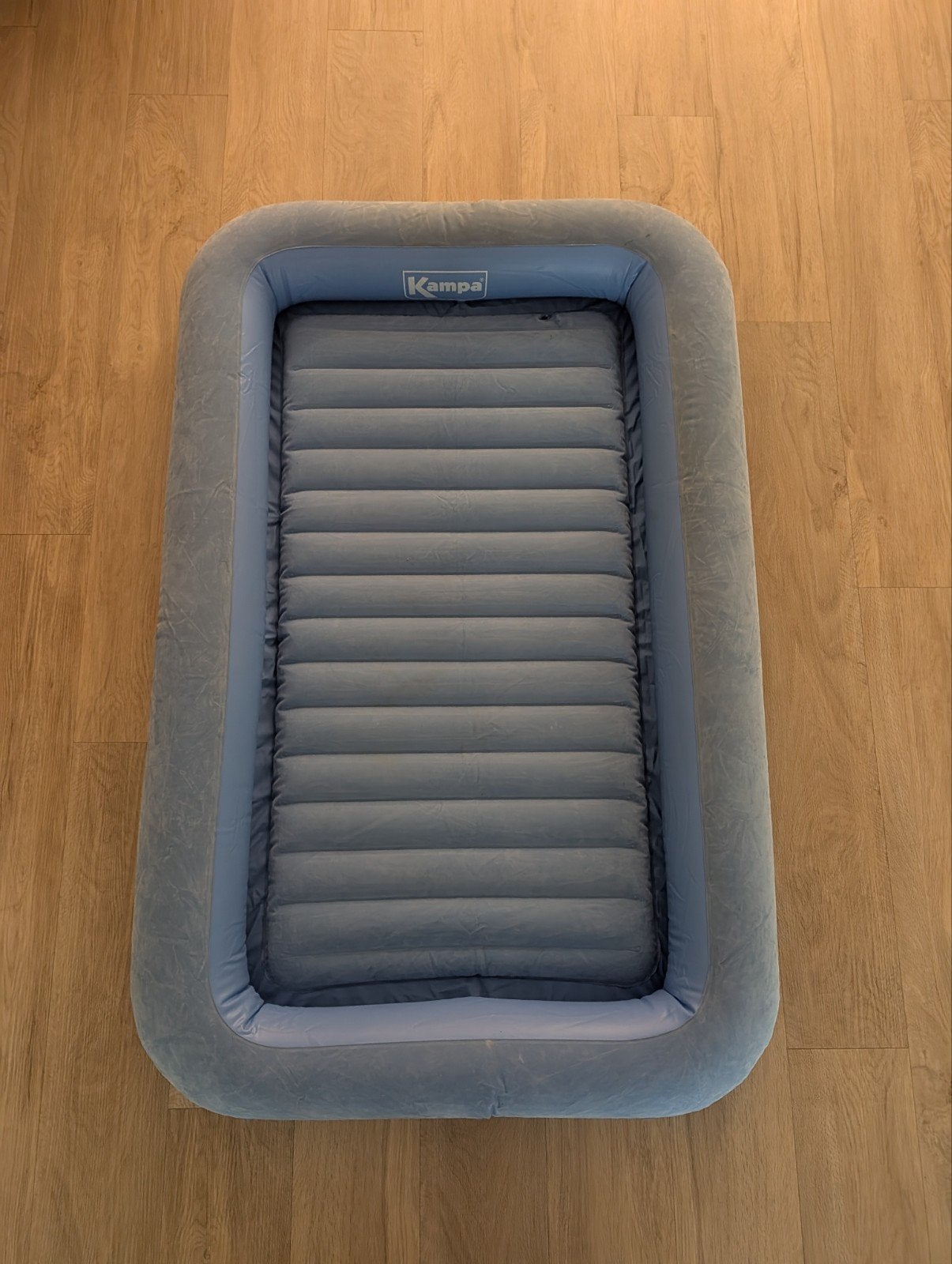 Kampa Junior Airbed - Kinderluchtbed met opstaande ra, Ophalen of Verzenden, Zo goed als nieuw, 1-persoons