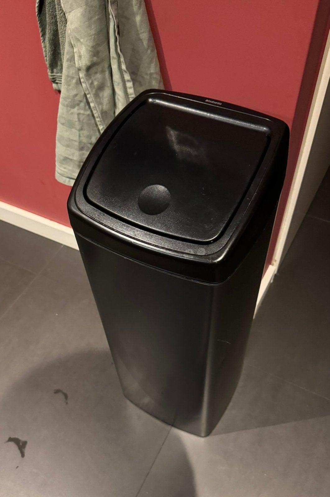 Brabantia Touch Bin zwart 30 liter, Ophalen, 50 – 75, Gebruikt, Metaal