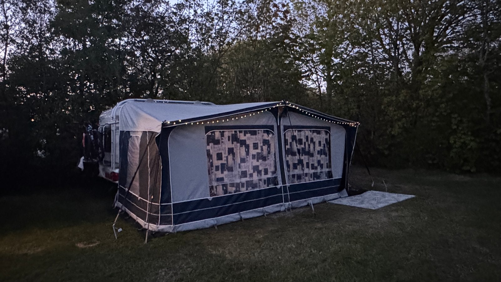 Degelijke 4-seizoenen voortent met gordijnen hobby 495, Ophalen, Gebruikt, PVC, Overige merken