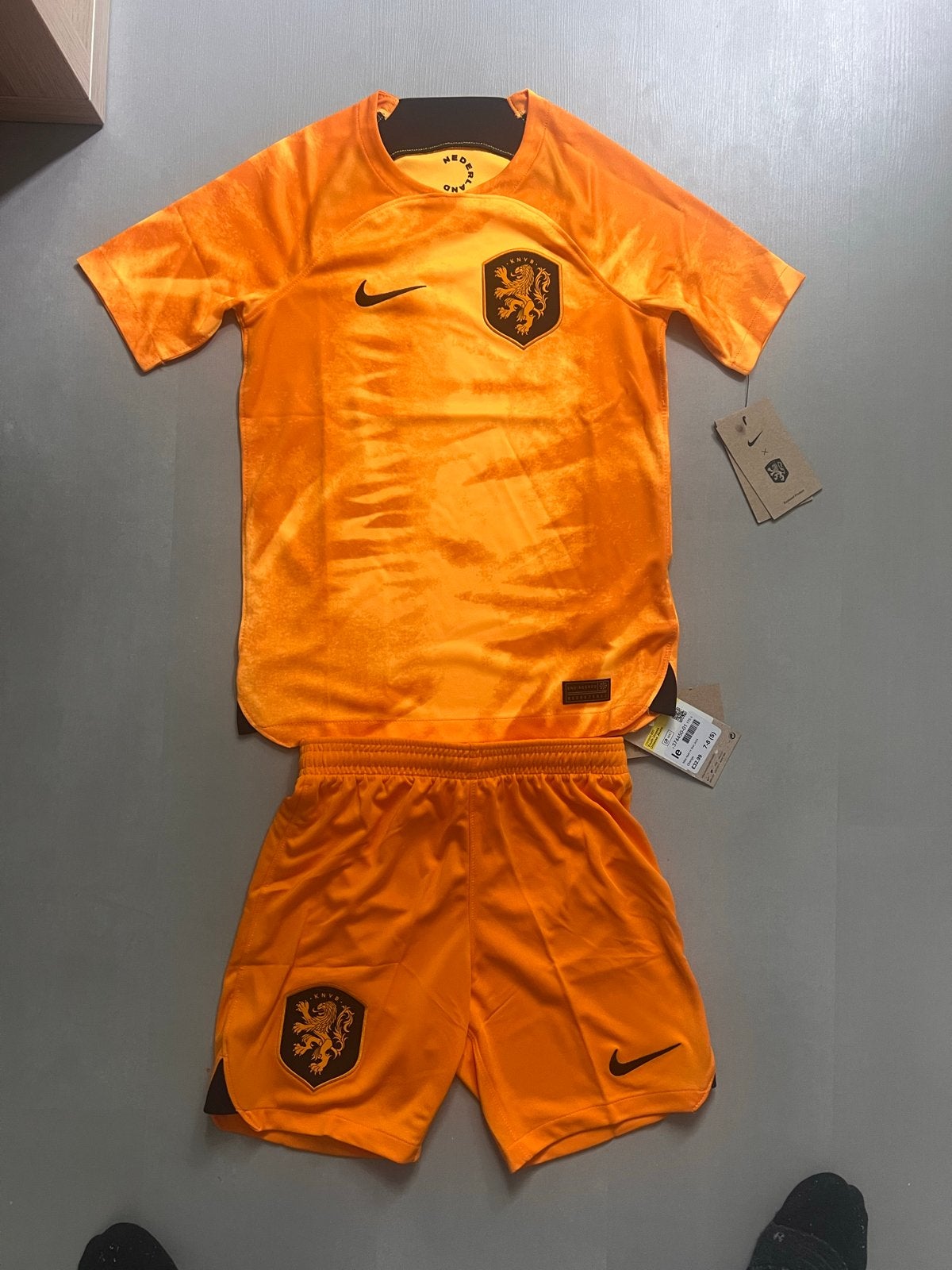 Nederlands Elftal tenue 128-137 - Nieuw met labels, Verzenden, Nieuw, Jongen of Meisje