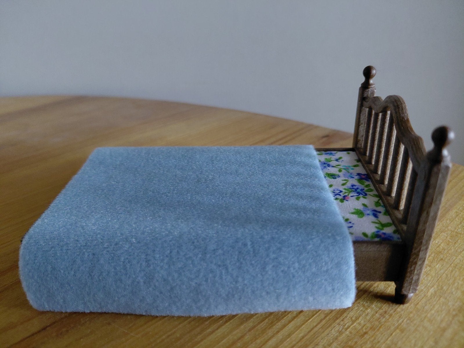 Sylvanian families luxe bed/blauw dekentje, Ophalen of Verzenden, Nieuw, Poppenhuis