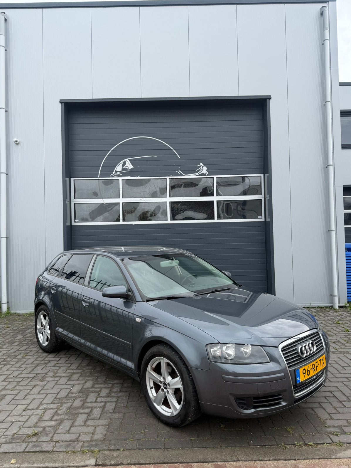 Audi A3 1.6 Sportback AUTOMAAT, Auto's, 680 kg, 4 cilinders, Zilver of Grijs, 1270 kg