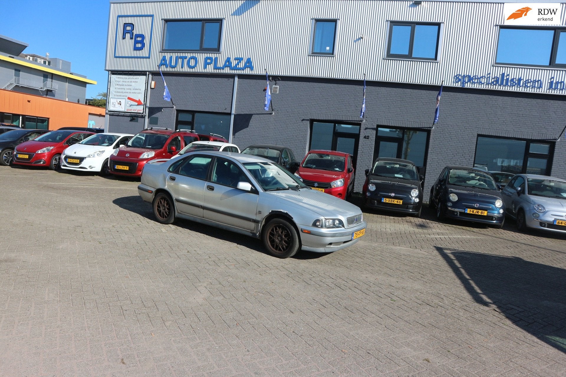 Volvo S40 1.6 SE / AIRCO / APK 7 2027 / LEES TEKST ! ! !, Auto's, Gebruikt, 4 cilinders, 500 kg, Velours