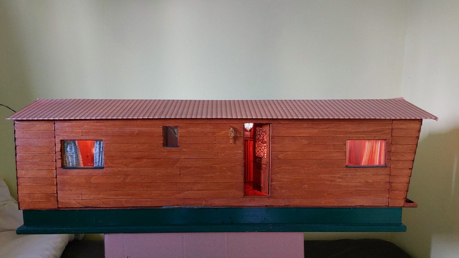 Uniek handgemaakt poppenhuis met gedetailleerd interieur, Verzamelen, Poppenhuizen en Toebehoren, Ophalen, Poppenhuis