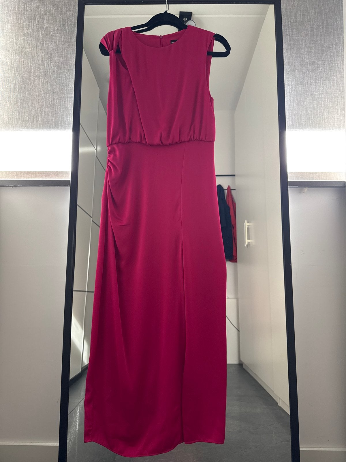 Zara fuchsia maxi jurk maat M, Kleding | Dames, Jurken, Maat 38/40 (M), Ophalen of Verzenden, Zo goed als nieuw, Knielengte
