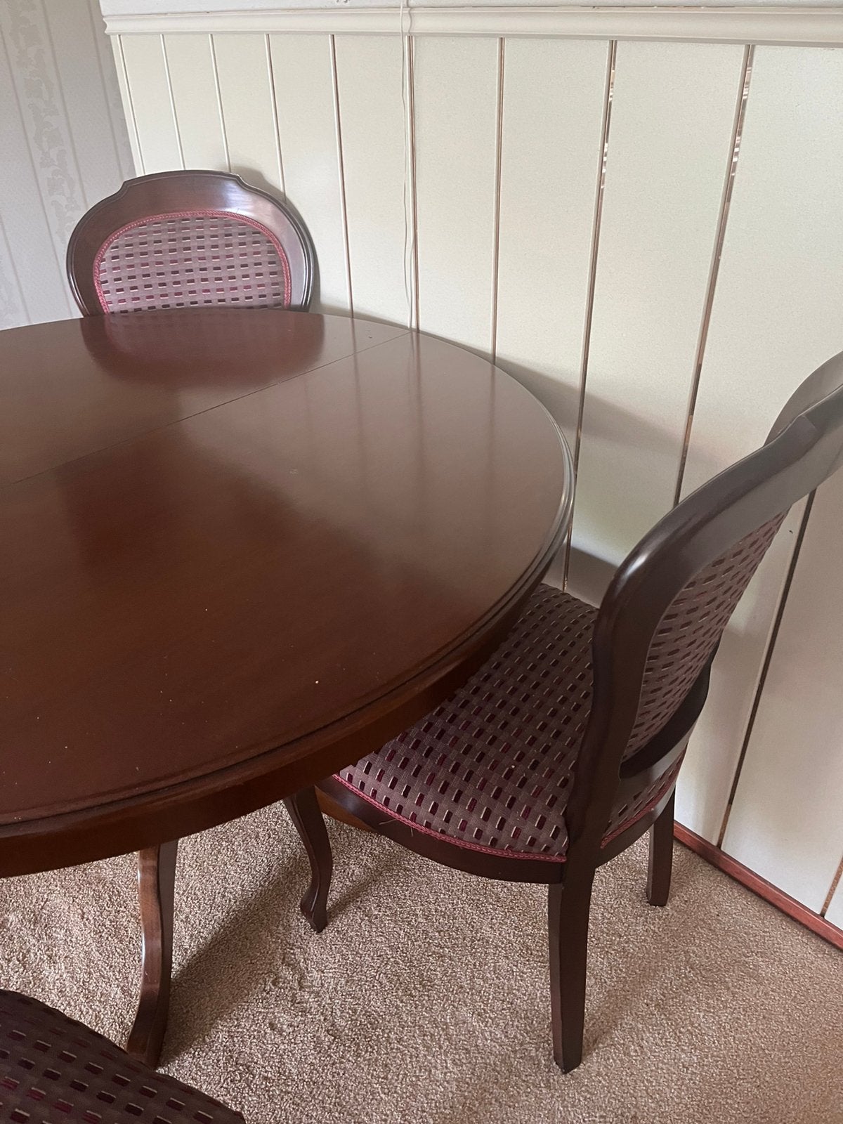 Notehouten eettafel incl 4 stoelen, Ophalen, Zo goed als nieuw, 4 tot 6 stoelen