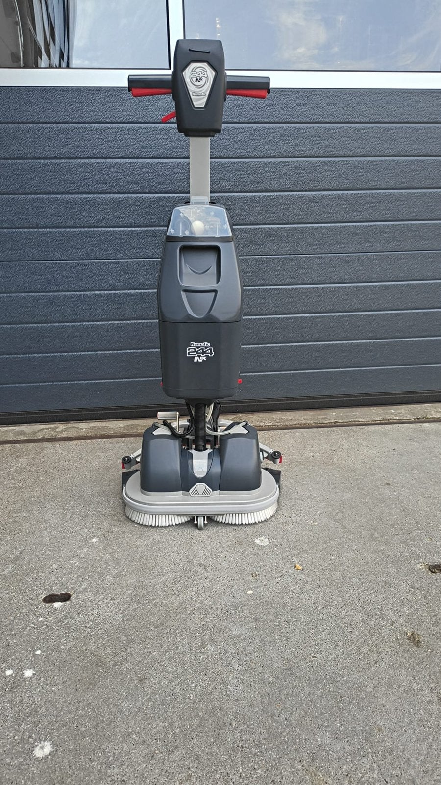 Numatic 244NX Schrob-Zuigmachine, Ophalen, Nieuw, Schrobmachine