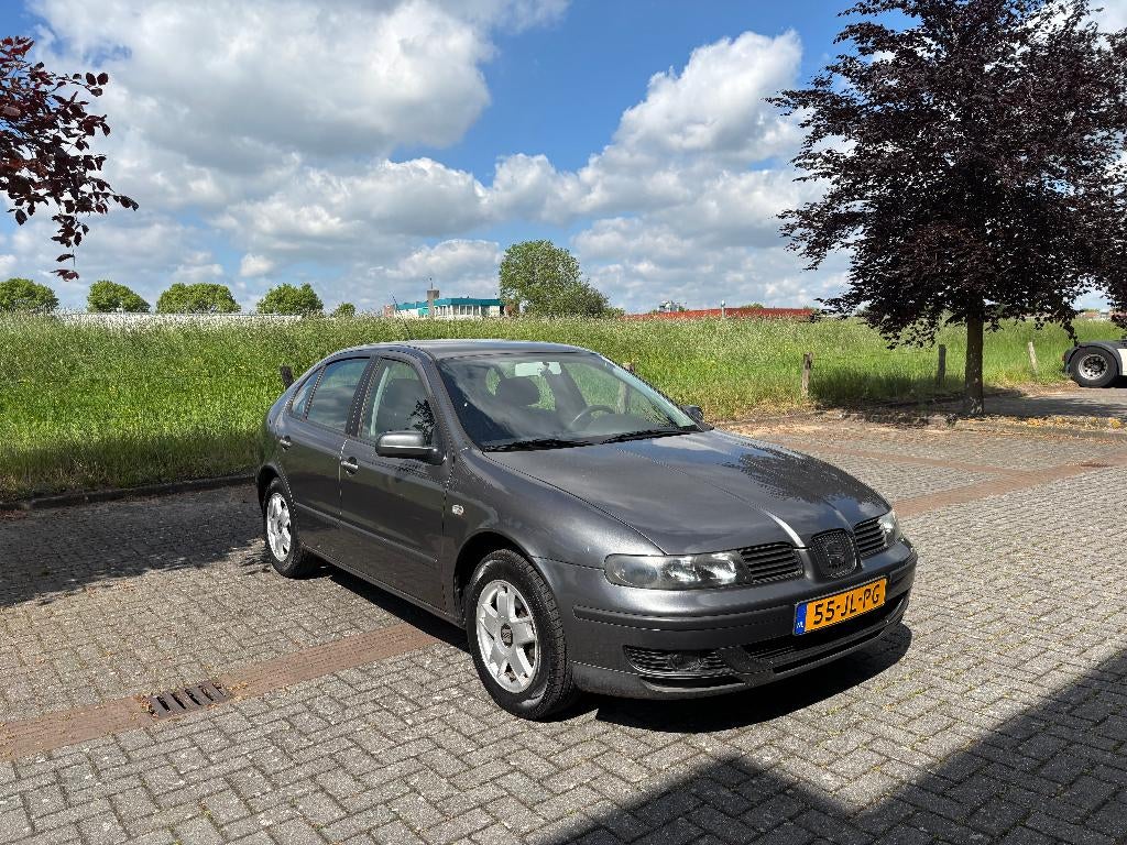 Seat Leon 1.6 16V 77KW 104PK 2002 Grijs, Auto's, Voorwielaandrijving, Stof, Zwart, 4 cilinders