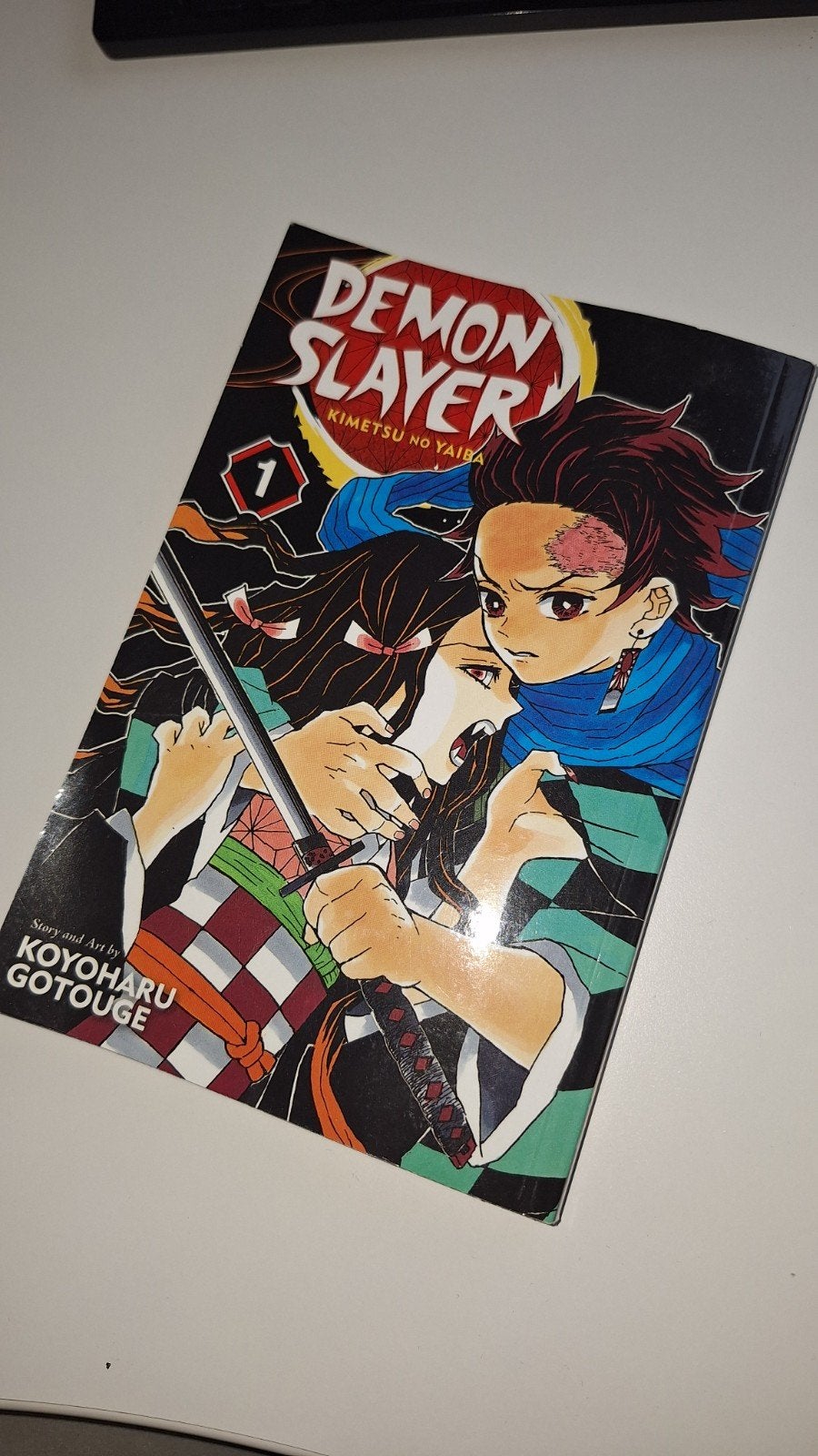 Demon Slayer: Kimetsu no Yaiba Vol. 1 Manga, Ophalen of Verzenden, Zo goed als nieuw, Koyoharu Gotouge