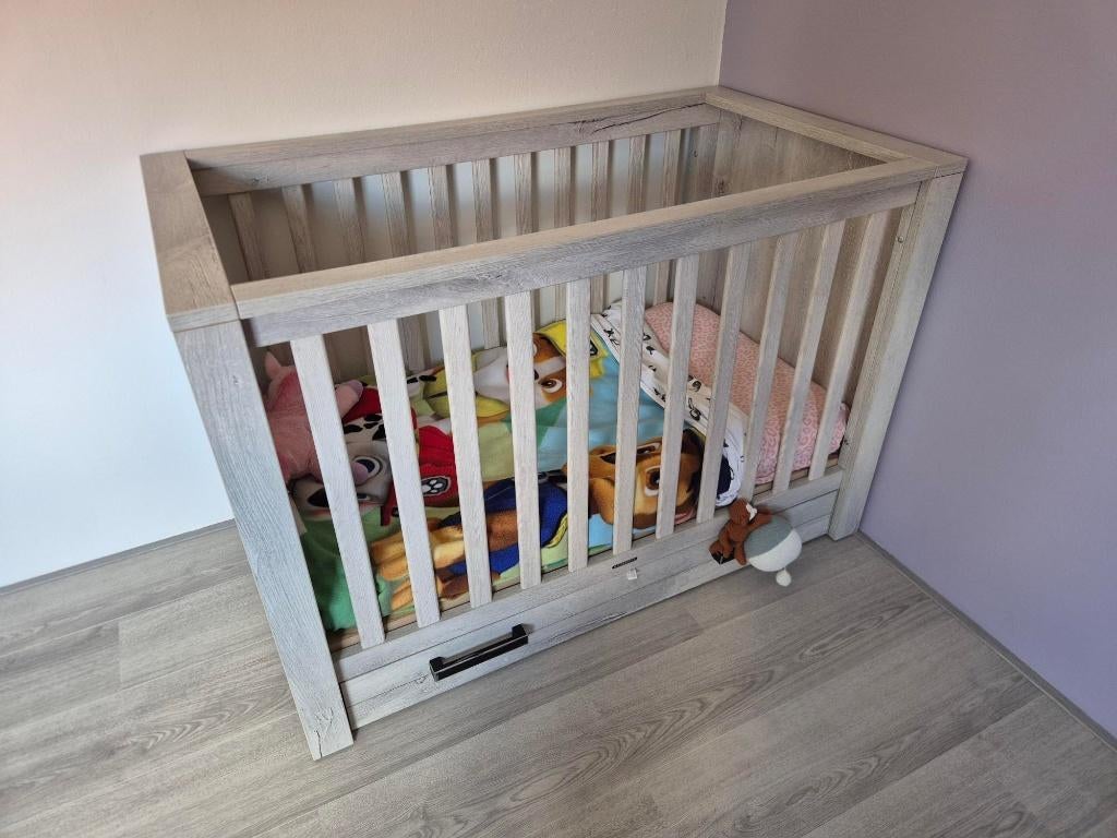 Kidsmill Ledikant/babybed 120x60 lichtgrijs, Ophalen, Zo goed als nieuw, Ledikant