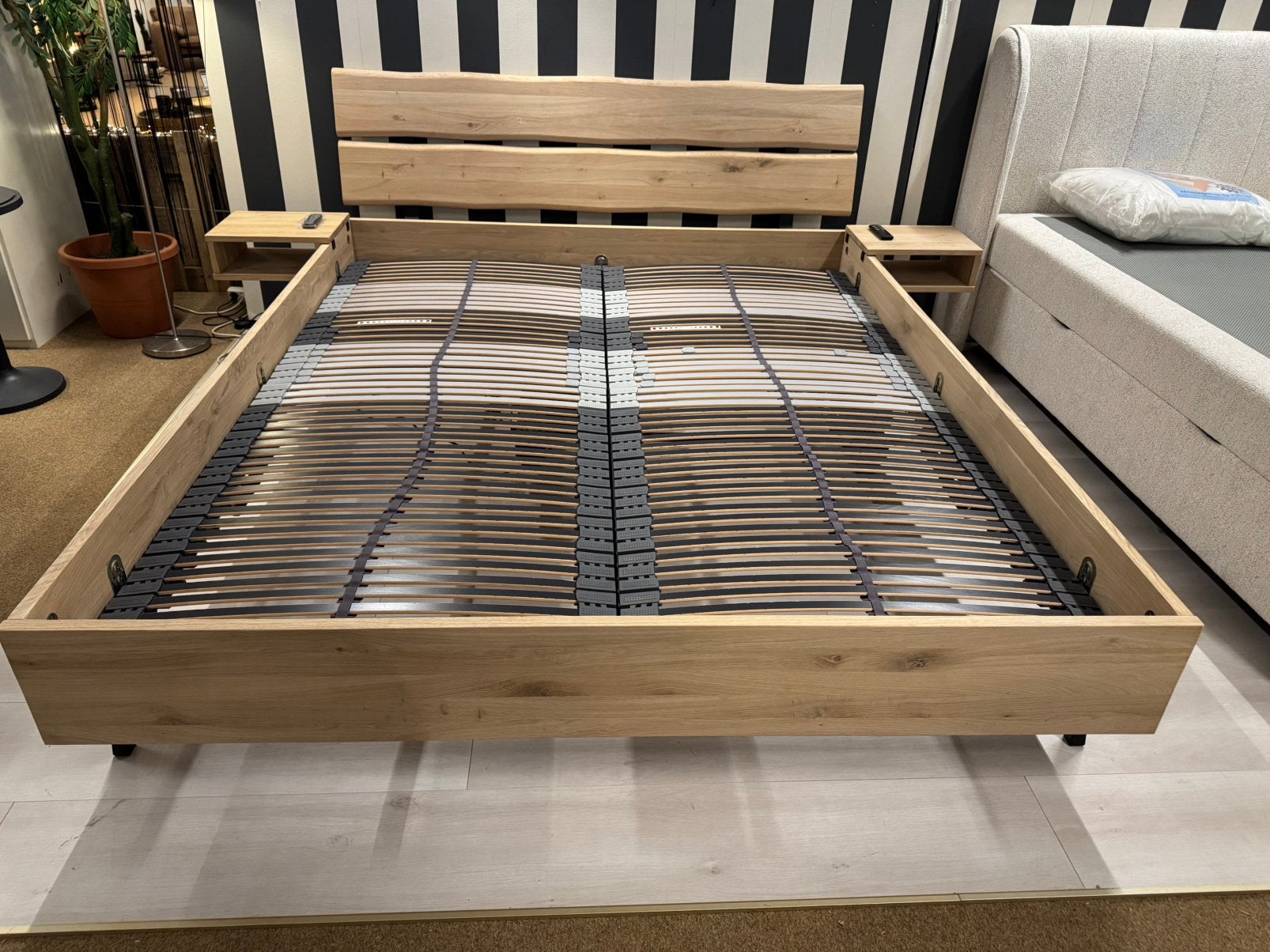Industrieel design bed 220 Antonelli - Massief eiken E-7409, Ophalen, Verstelbaar, Beige, #Bedden#Eiken#2-Persoons#Massief#Kwaliteit#Lengtemaat