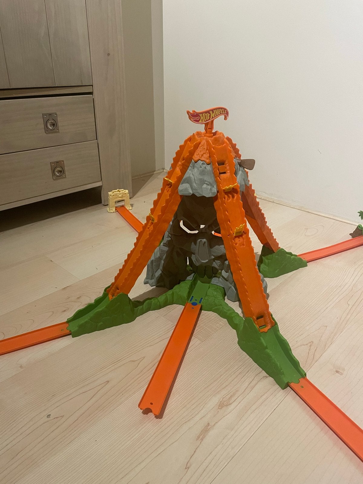 Hot Wheels Vulkaan Racebaan met 15 auto's, Ophalen of Verzenden, Gebruikt
