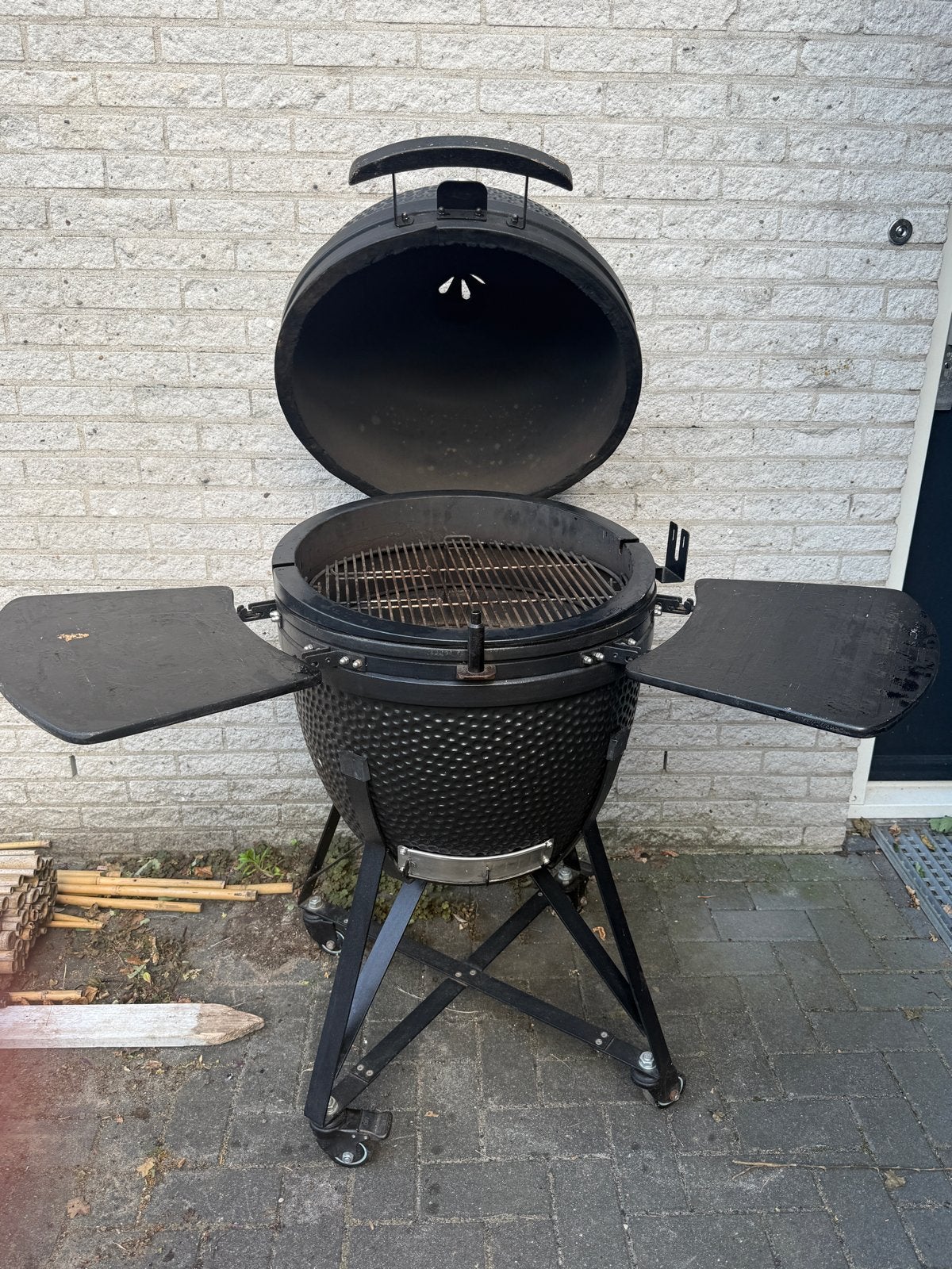 Kamado BBQ 59 cm met hoes en draaispit, Ophalen, Gebruikt