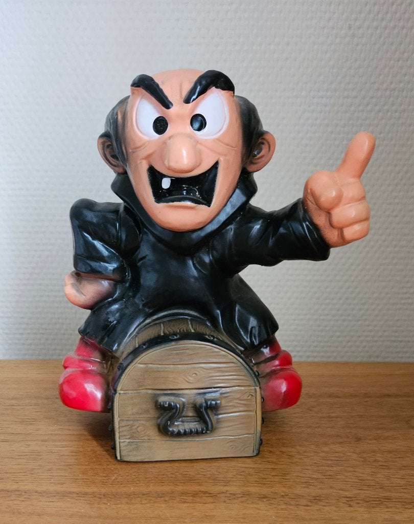 Gargamel op schatkist 20 cm, Verzamelen, Ophalen of Verzenden, Gebruikt, Gargamel, Poppetje, Figuurtje of Knuffel