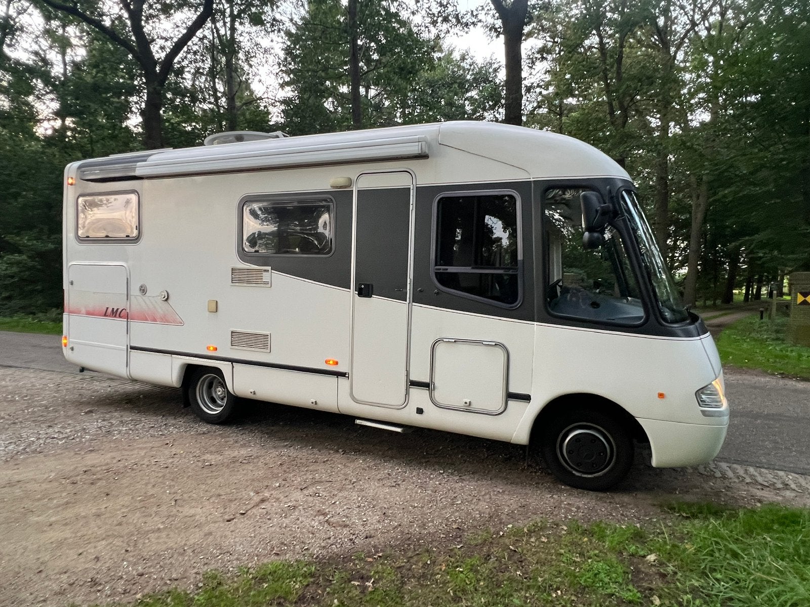 Mooie LMC Camper, Automaat, Airco, 5 cil Mercedes, Ringverwarming, 6 tot 7 meter, 6 tot 7 meter, L-zit