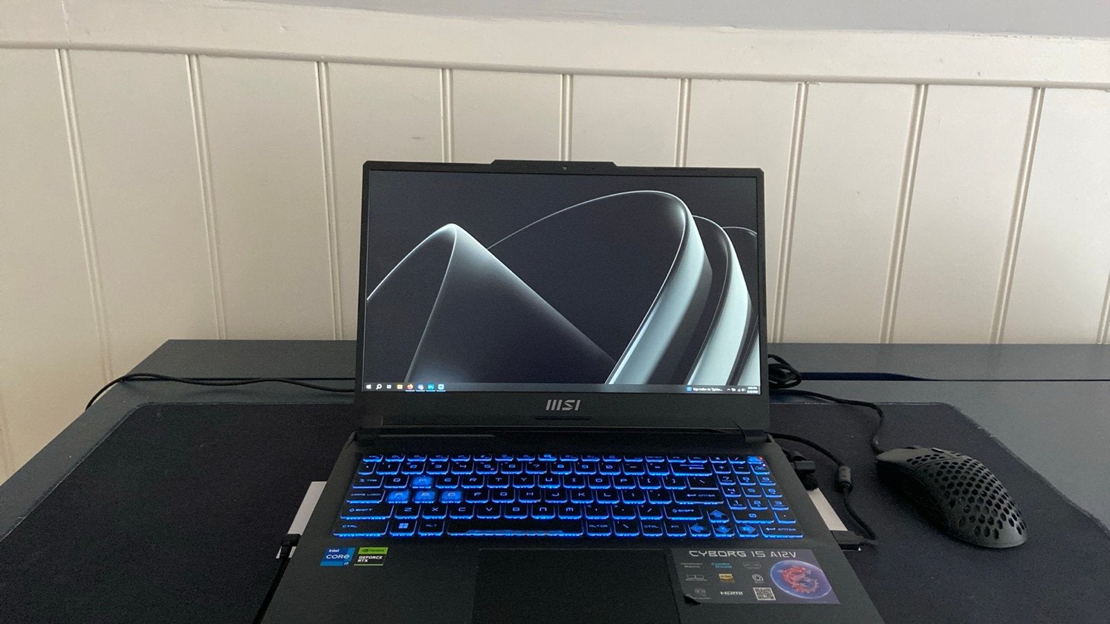 MSI Cyborg 15 A12VF RTX 4060 - MET GAMING MUIS + MOUSE PAD, Met videokaart, 2 tot 3 Ghz, Ophalen of Verzenden, Zo goed als nieuw