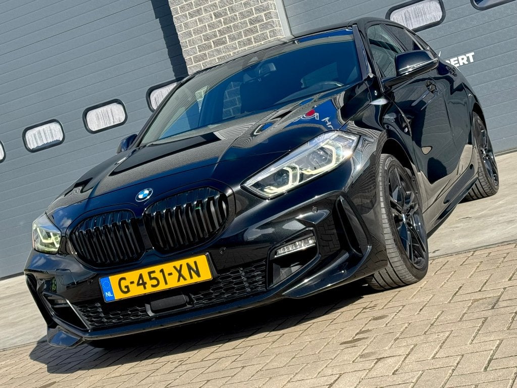 BMW 1-Serie 118i 140pk Aut 2020 Zwart, Auto's, BMW, 15 km/l, Zwart, Bedrijf, Parkeerassistent