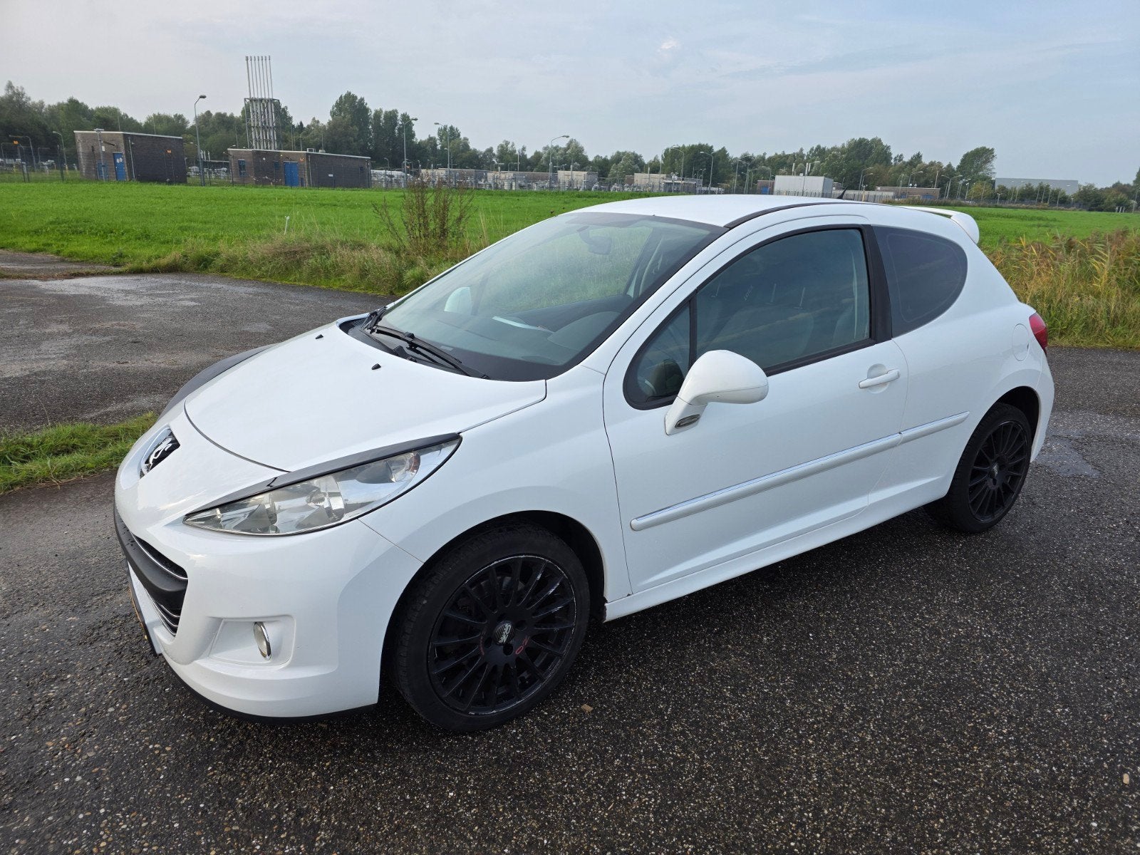 Peugeot 207 1.4 VTI 16V 3DRS 2011 Wit, Voorwielaandrijving, Stof, Origineel Nederlands, Handgeschakeld