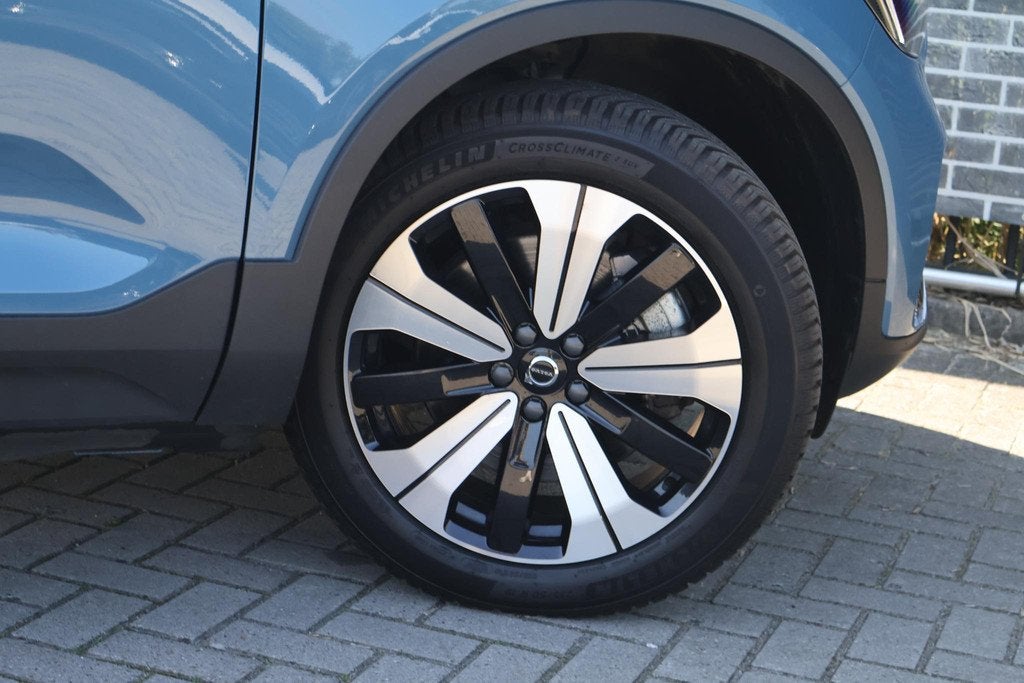 Volvo XC40 Recharge Core 70 kWh | Warmtepomp | Achteruitrijc, Auto's, Volvo, 12 maanden, Stof, Gebruikt, Blauw
