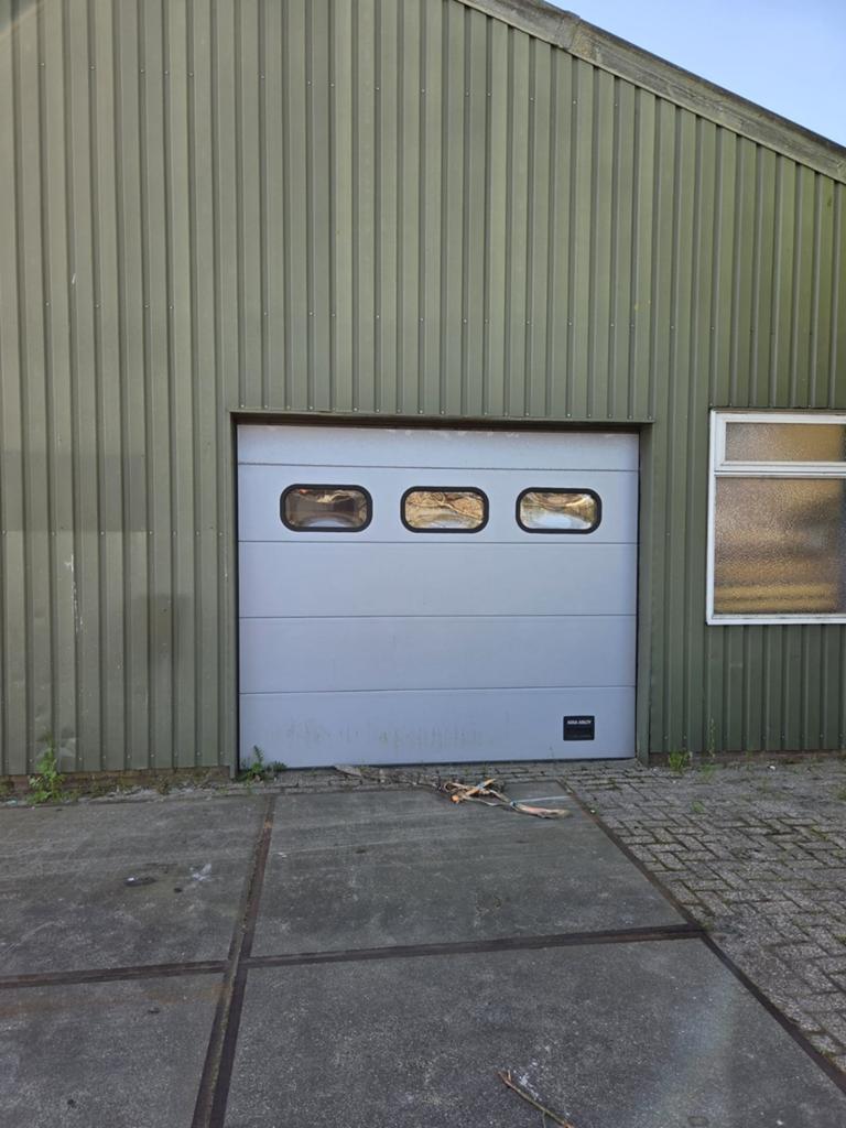 Sectionaaldeur 2990x2530 bxh met elektrische bediening, Garagedeur, Ophalen of Verzenden, Zo goed als nieuw, Metaal