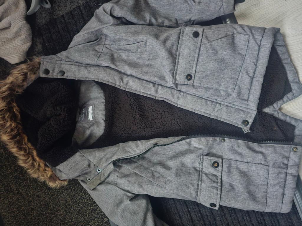 Primark winterjas grijs met teddy voering maat 128, Jongen of Meisje, Ophalen of Verzenden, Zo goed als nieuw, Primark