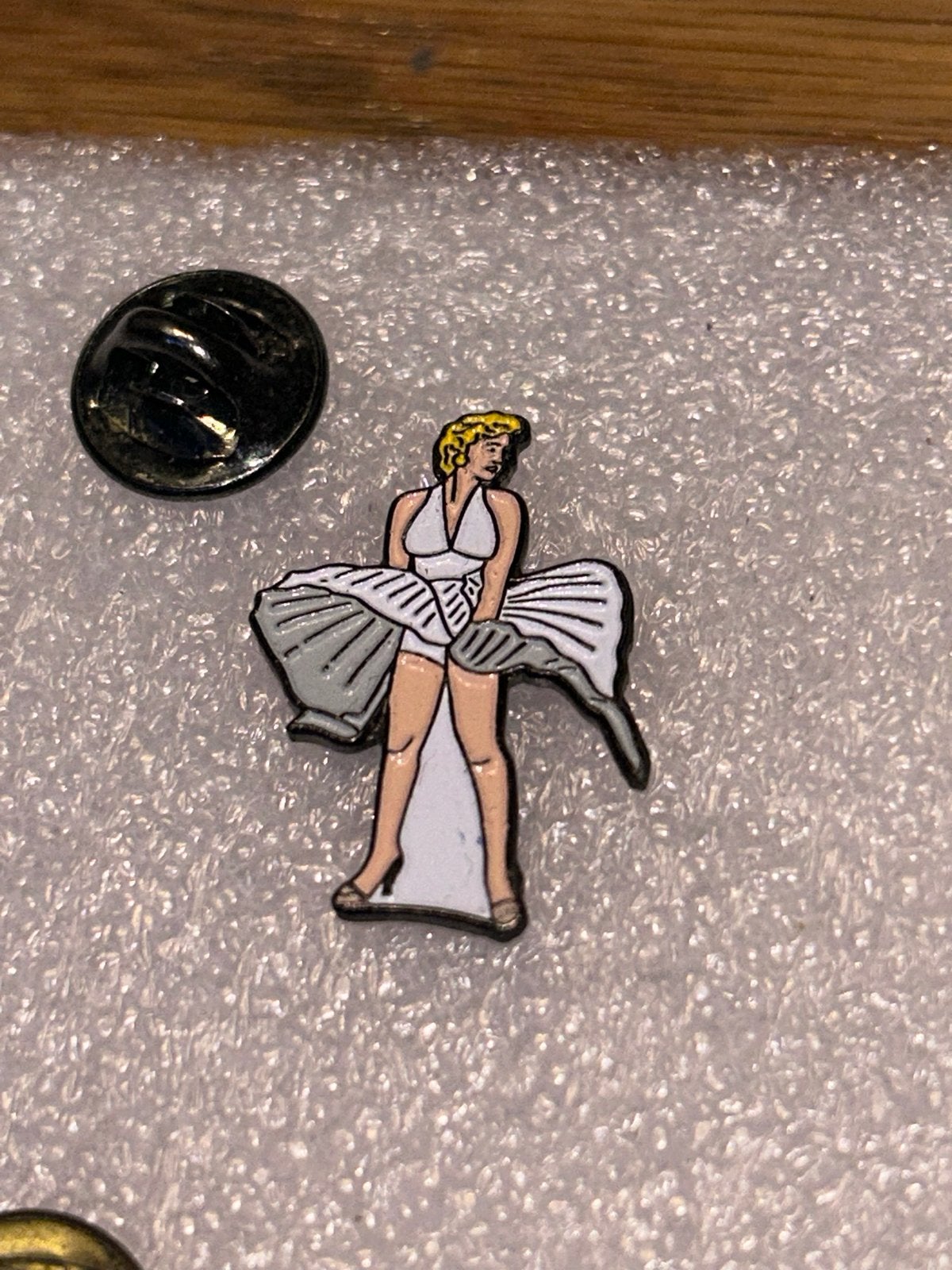 Marilyn Monroe Pin, Verzamelen, Ophalen of Verzenden, Gebruikt, Figuurtje, Speldje of Pin