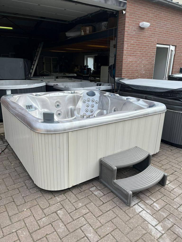 Amerikaanse 6 pers. Spa Sunbelt incl. Plaatsing & Garantie, Tuin en Terras, Bubbelbaden en Hottubs, Zo goed als nieuw, Filter
