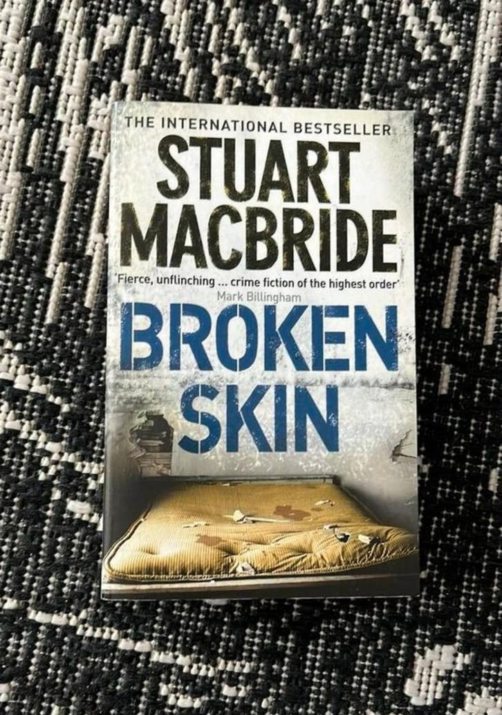 Boek Broken Skin- Stuart MacBride, Ophalen of Verzenden, Gelezen