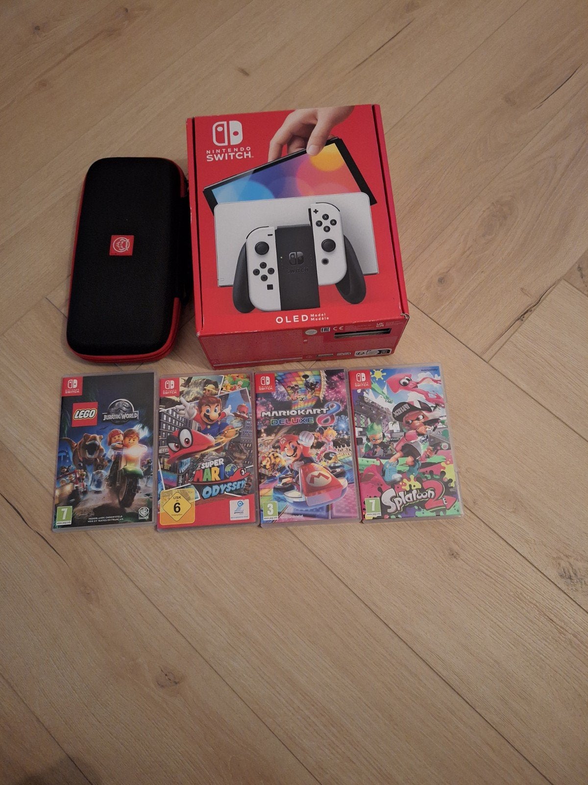 Nintendo Switch Oled Splinternieuw & niet gebruikt, Spelcomputers en Games, Ophalen, Met games, Met 2 controllers, Nieuw