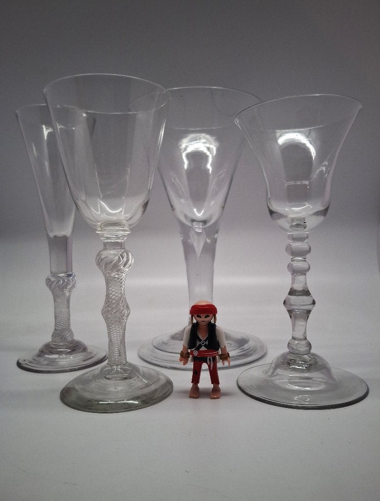 Wijnglazen 1735-1755, grote exemplaren (tot 24.5cm), Antiek en Kunst, Antiek | Glas en Kristal, Ophalen of Verzenden