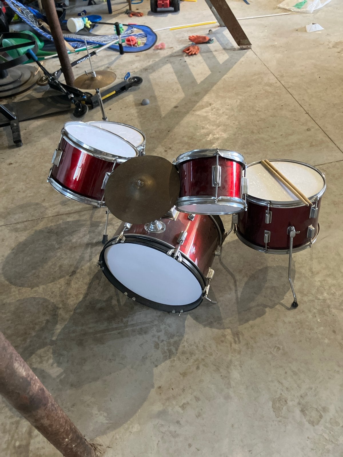 Kinder drumstel rood - Compleet met bekkens en stokken, Muziek en Instrumenten, Ophalen, Gebruikt, Overige merken