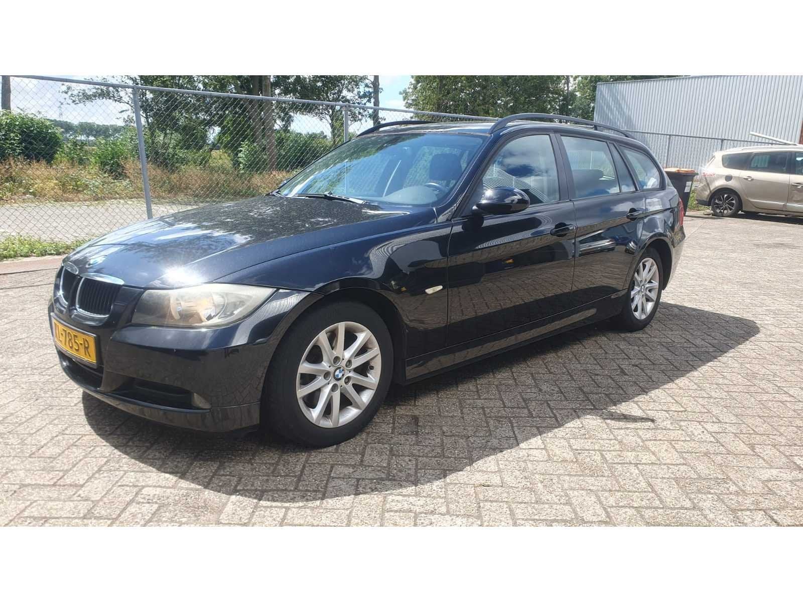 BMW 318i Touring, KL-785-R, Achterwielaandrijving, Zwart, Handgeschakeld, 1405 kg