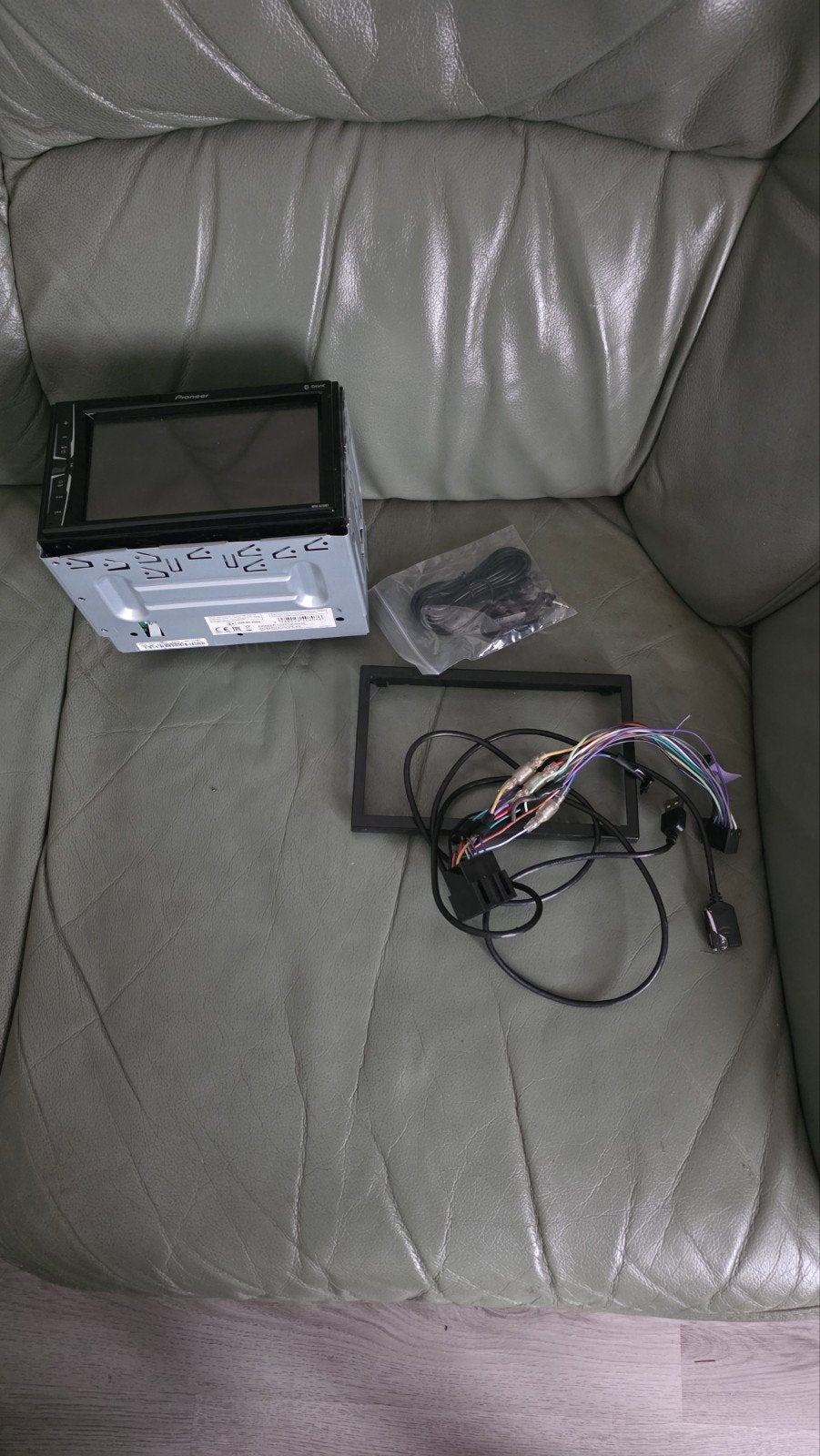 PIONEER MVH-A210BT 2-din autoradio., Ophalen of Verzenden, Zo goed als nieuw, Pioneer