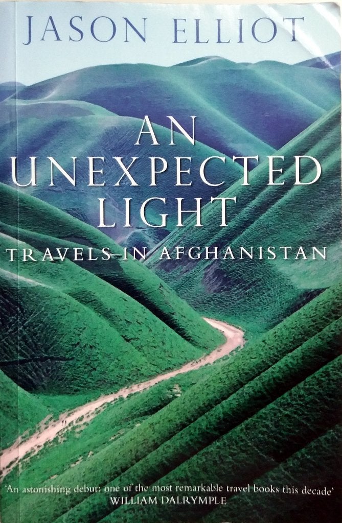 Jason Elliot - An Unexpected Light (ENGELSTALIG), Boeken, Ophalen of Verzenden, Gelezen, Azië