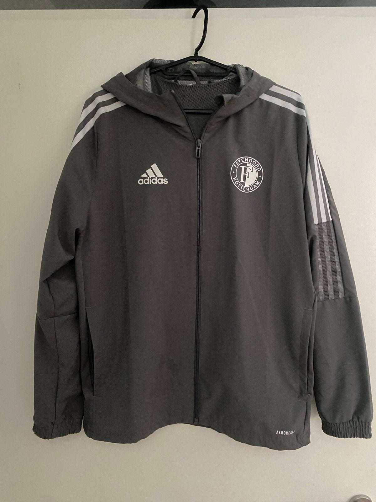 Adidas Feyenoord Trainingsjack - Grijs, Maat 48/50 (M), Ophalen of Verzenden, Zo goed als nieuw, Voetbal