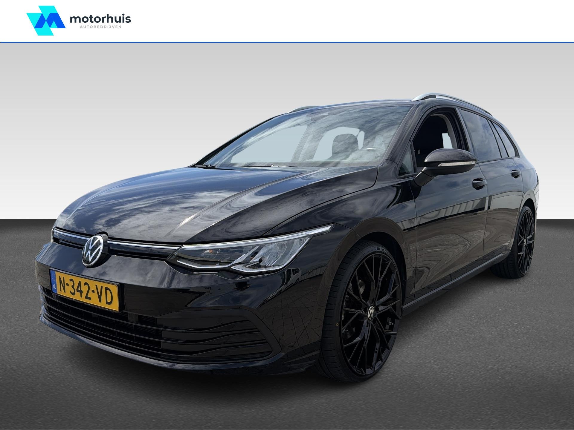 VOLKSWAGEN GOLF VARIANT LIFE 1.0 TSI 110PK DSG NAVI 20 INCH, Auto's, Gebruikt, 680 kg, Zwart, Stationwagon