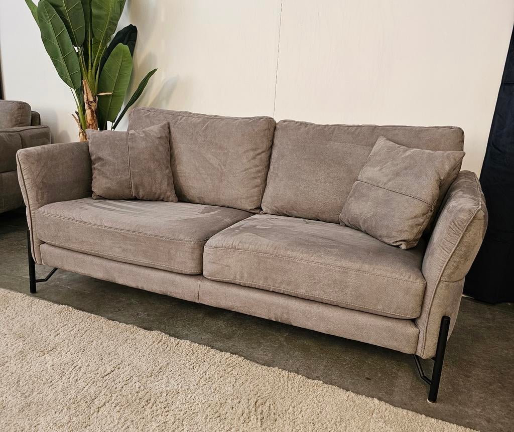 2x Banken – Velvet – Taupe/Grijs Gratis bezorging, Ophalen of Verzenden, Tweelingenlaan 106, Stof, Nijhof Brothers Furniture