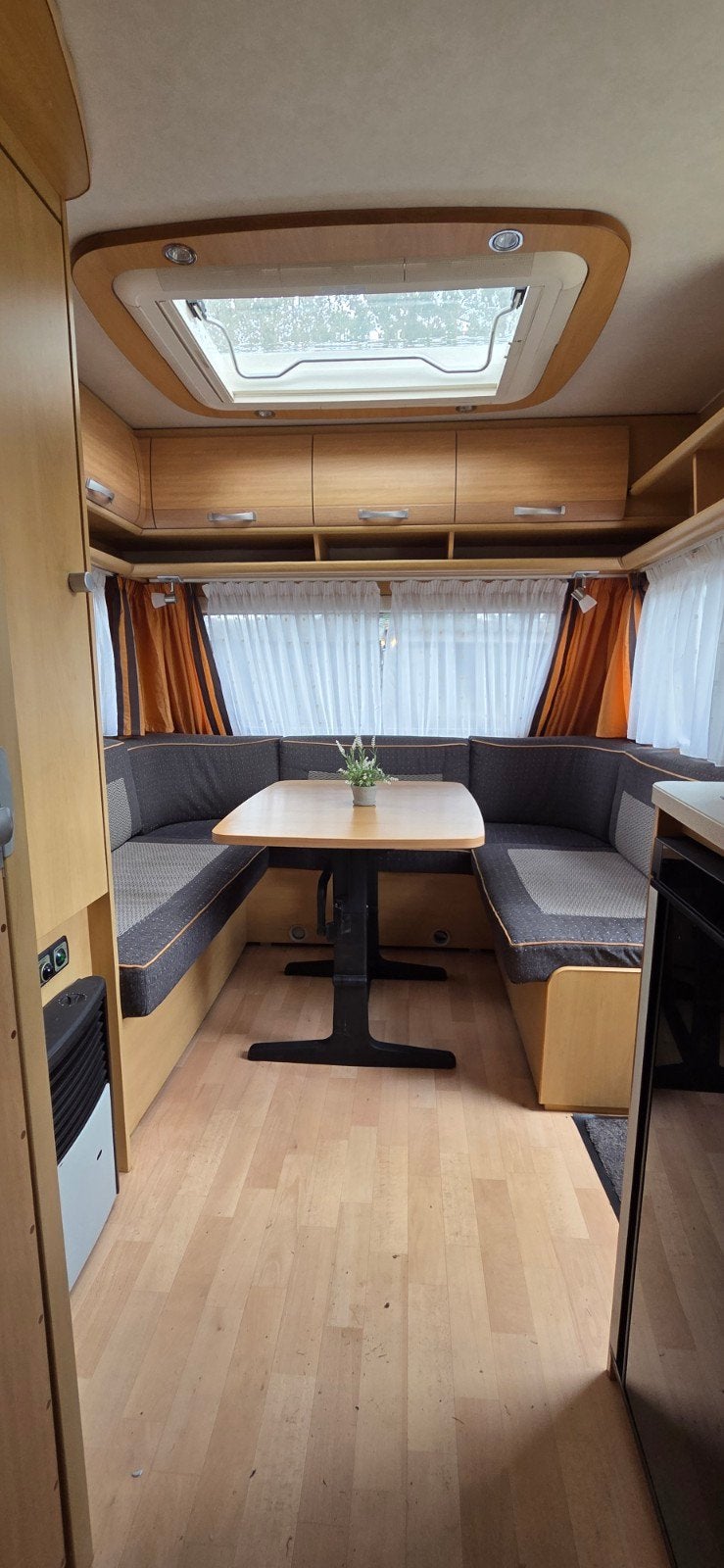 Foto 9 van Dethleffs Camper 510 V (mover, zakluifel, nieuwe koelkast)
